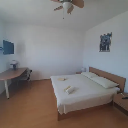 Kuca Za Odmor U Blizini Splita アパート イェセニツェ