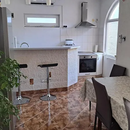 Kuca Za Odmor U Blizini Splita アパート イェセニツェ